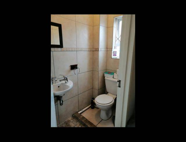 5 BEDROOM TOWNHOUSE FOR SALE IN OBSERVATORY